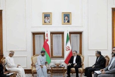 Iran, Oman thúc đẩy giải pháp tạm thời cho Eo biển Hormuz