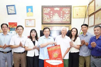 Thường Tín thăm, tặng quà các gia đình chính sách nhân dịp Quốc khánh 2-9