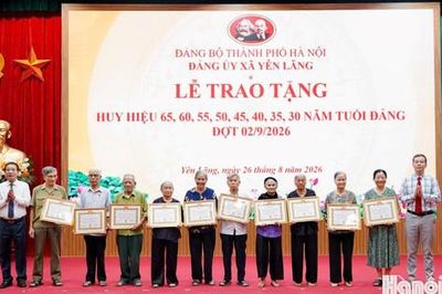 Xã Yên Lãng trao Huy hiệu Đảng cho 88 đảng viên dịp 2/9