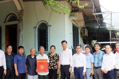Tri ân người có công, gìn giữ truyền thống cách mạng