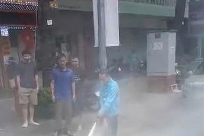 Hành động đẹp của hai nhân viên xe buýt