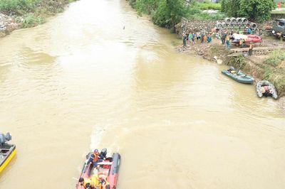 Cận cảnh cuộc tìm kiếm 3 người mất tích sau vụ lật thuyền ở Thái Nguyên