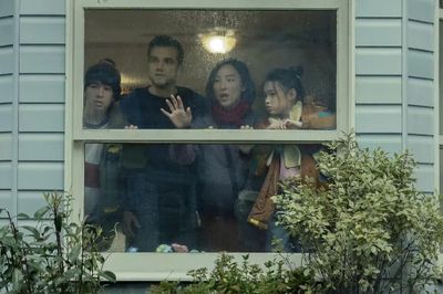 Phim sinh tồn The Last House: Xem xong không hiểu vì sao 'gây sốt' trên Netflix