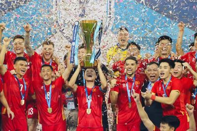 Trọn vẹn màn đăng quang đầy cảm xúc của tuyển Việt Nam