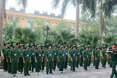Sĩ quan quân đội được trợ cấp 5 tháng tiền lương cho mỗi năm nghỉ hưu trước hạn tuổi