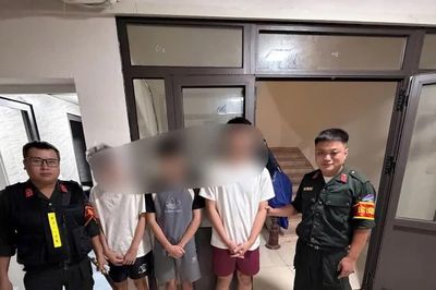 Giấu dao trong cốp xe đi 'bão', 3 nam thanh niên bị xử lý