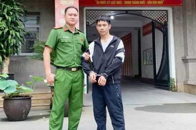 Vận động thành công đối tượng truy nã chuẩn bị 'vượt biên' vào Hoa Kỳ