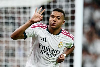 Real Madrid đè bẹp Sociedad nhờ cú hat-trick Mbappe