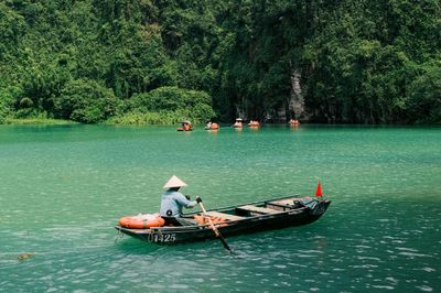 Lần đầu thấy 'nước luộc ngao' ở Tràng An