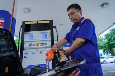 Giá xăng dầu giảm đồng loạt