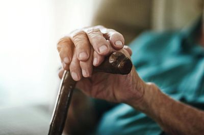 Chăm sóc cha mẹ khi về già: Yêu thương cũng cần được chuẩn bị