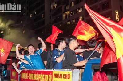 [Ảnh] Biển người tại Ocean Park xuống đường khi đội tuyển Việt Nam vô địch ASEAN Cup 2026