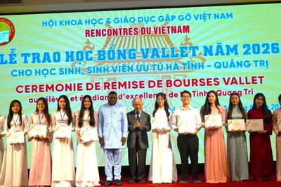 Trao học bổng Vallet cho học sinh, sinh viên ưu tú Quảng Trị và Hà Tĩnh