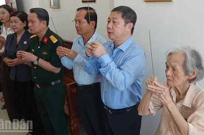 Đoàn lãnh đạo Thành phố Hồ Chí Minh thắp hương tưởng niệm 85 năm ngày hy sinh của đồng chí Nguyễn Thị Minh Khai