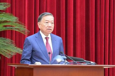 Nghị quyết của Bộ Chính trị về phát triển du lịch Việt Nam trở thành ngành kinh tế mũi nhọn trong kỷ nguyên mới