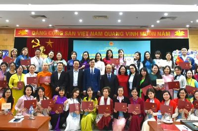 Bế mạc Khóa tập huấn phương pháp giảng dạy tiếng Việt cho giáo viên người Việt Nam ở nước ngoài