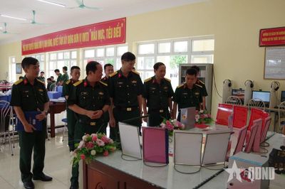 Kiểm tra, khảo sát tình hình triển khai Phong trào 'Bình dân học vụ số' tại Trung đoàn 141 (Sư đoàn 312)