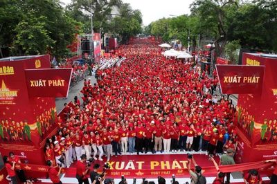 Bộ Công an, Báo Nhân dân phối hợp tổ chức chương trình đi bộ toàn quốc Cùng Việt Nam tiến bước