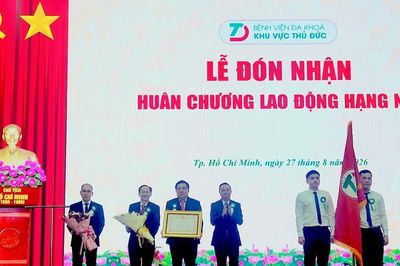 Bệnh viện Đa khoa Khu vực Thủ Đức đón nhận Huân chương Lao động hạng nhì
