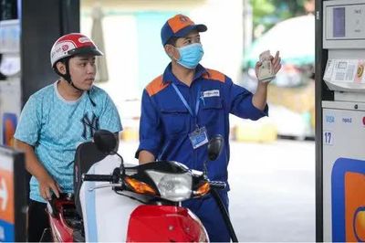 Nhiều mặt hàng xăng dầu giảm giá
