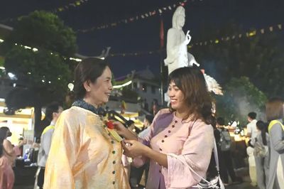 Người dân về chùa cầu an, trọn vẹn đạo hiếu mùa Vu Lan