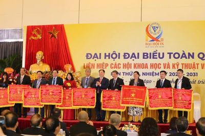 Liên hiệp Hội Việt Nam tặng Bằng khen cho 29 tập thể, 47 cá nhân