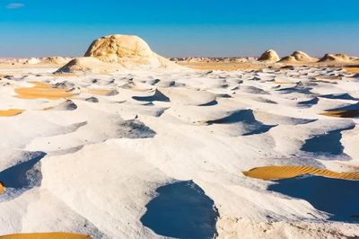 Giữa Sahara có một 'sa mạc tuyết trắng' kỳ lạ đến khó tin