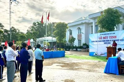Xã miền núi ở An Giang tạo khí thế vui tươi trước thềm năm học mới