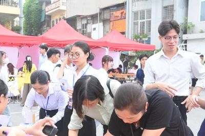 Tân sinh viên D21 Trường Đại học Điện lực bắt đầu hành trình mới