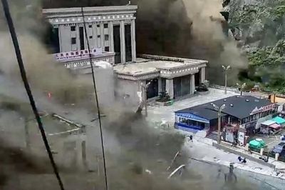 Việt Nam gửi điện thăm hỏi Trung Quốc và Nepal về thiên tai