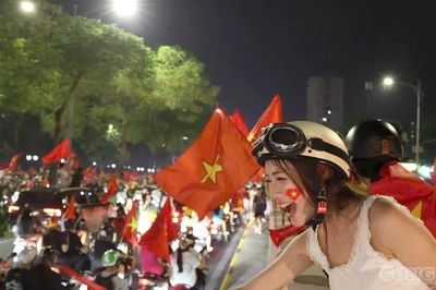 Người hâm mộ 'trắng đêm' mừng tuyển Việt Nam vô địch ASEAN Cup 2026