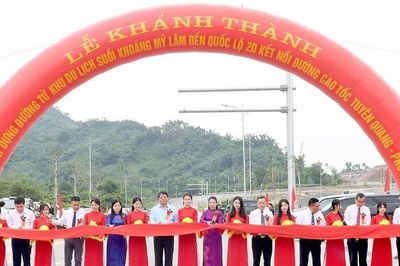 Tuyên Quang khánh thành tuyến đường hơn 480 tỷ đồng và khởi công cầu kính bắc qua hẻm vực sâu 120m dịp Quốc khánh
