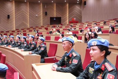 9 sĩ quan lên đường thực hiện nhiệm vụ gìn giữ hòa bình Liên hợp quốc tại Nam Sudan