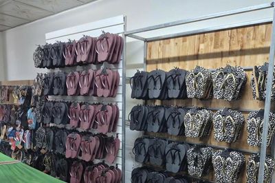 Triệt phá đường dây buôn bán dép giả nhãn hiệu Havaianas, thu giữ hơn 11.000 đôi