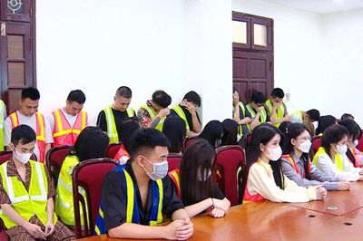 Triệt phá đường dây mua bán tinh dầu ma tuý cực lớn núp bóng thuốc lá điện tử