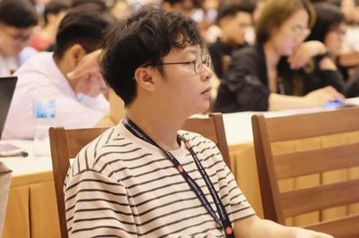 Tiến sĩ trẻ đau đáu 'mạng ảo' thế hệ mới