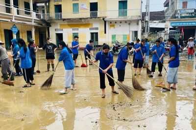 Tuổi trẻ Bắc Ninh dầm mình trong bùn đất, khắc phục hậu quả bão số 4