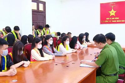 Triệu tập 47 đối tượng liên quan đường dây mua bán tinh dầu thuốc lá điện tử chứa ma túy