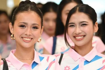 53 thí sinh Hoa hậu Việt Nam đổ bộ thảm đỏ Siêu cúp Quốc gia