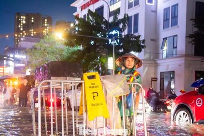 Hà Nội xuất hiện 8 điểm úng ngập sau trận mưa diện rộng tối 27/8