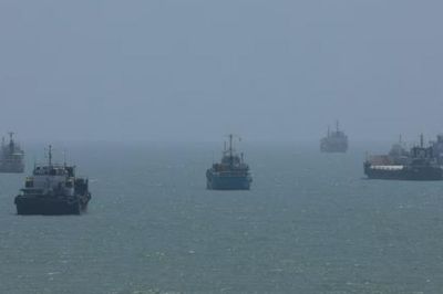 Lưu lượng tàu qua eo biển Hormuz tăng nhẹ