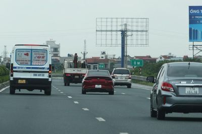 Để tránh bị phạt lỗi không giữ khoảng cách, tài xế cần nhớ điều này
