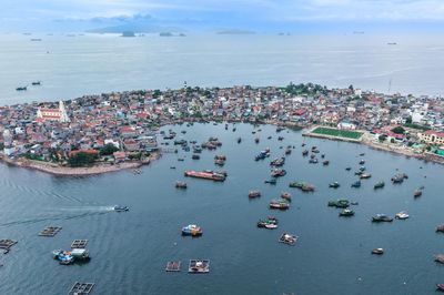 Địa điểm du lịch 2/9 gần Hà Nội: Lên núi bay dù lượn, ra biển đi chợ làng chài