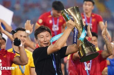 HLV Kim Sang-sik tự nhận là 'vua' trong ngày tuyển Việt Nam vô địch ASEAN Cup