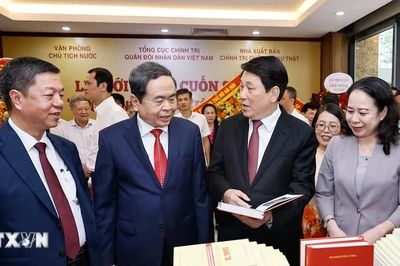 Lễ giới thiệu sách về xây dựng và bảo vệ Tổ quốc của Đại tướng Lương Cường