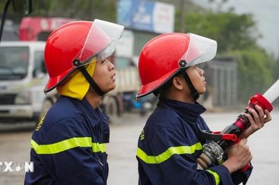 Diễn tập cứu hỏa tại trung tâm mua sắm lớn