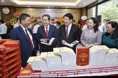 Chủ tịch Quốc hội dự lễ giới thiệu sách của nguyên Chủ tịch nước Lương Cường