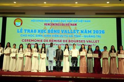 Khuyến khích thế hệ trẻ nỗ lực học tập, nghiên cứu khoa học