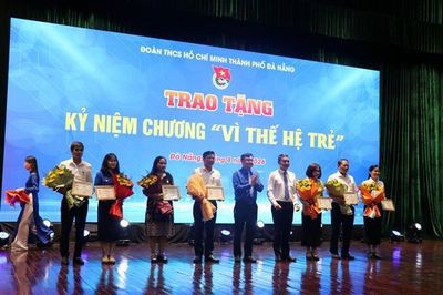 Thanh niên là cầu nối đưa công nghệ, hỗ trợ người dân tiếp cận dịch vụ số
