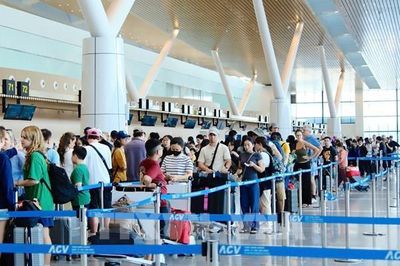 Dự báo lượng khách qua sân bay Tân Sơn Nhất dịp 2/9 tăng cao